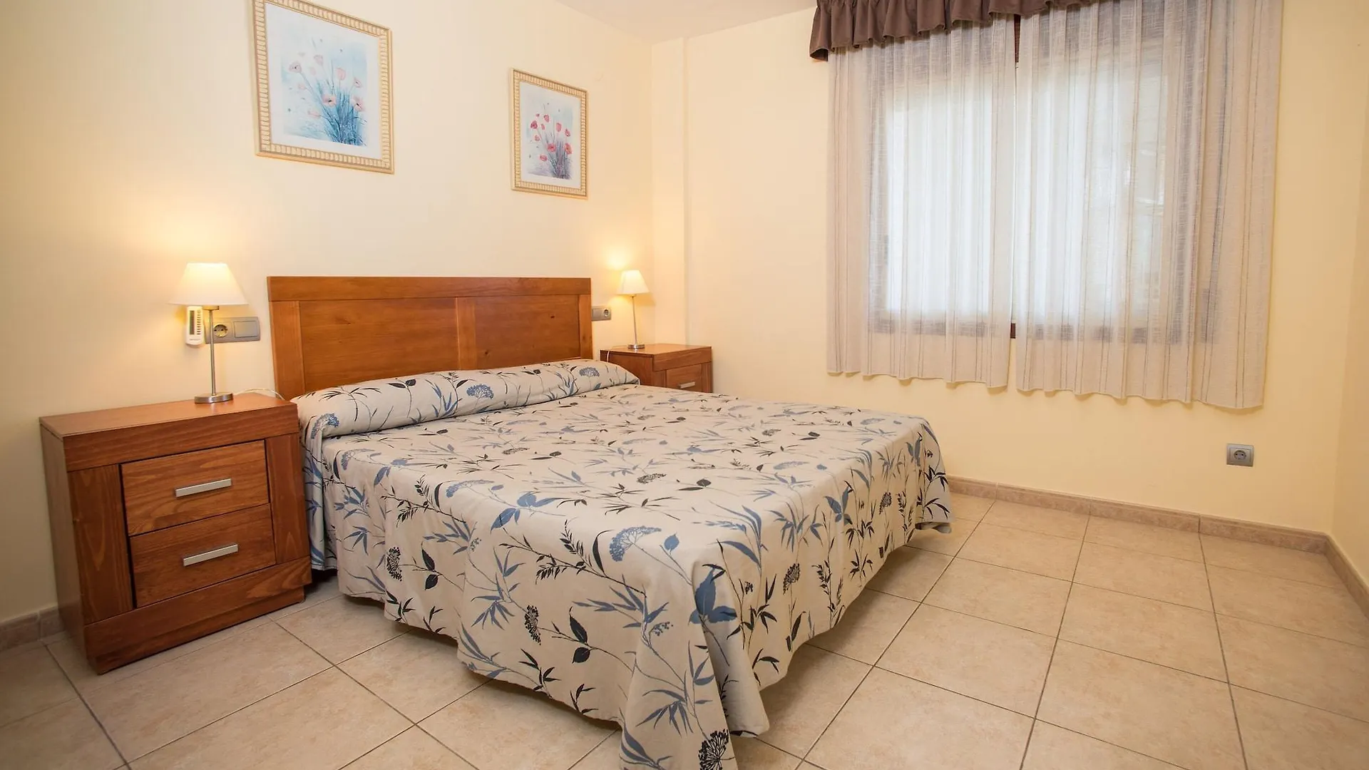 Ona Jardines Paraisol Salou Spanien